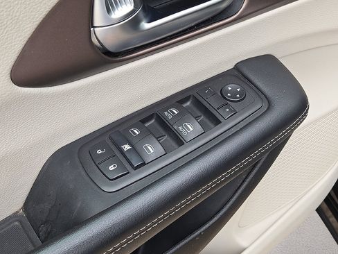 Used 2024 Chrysler Voyager LX FWD image 22