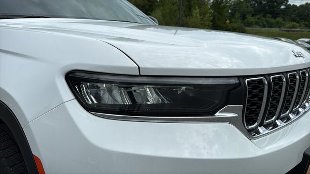 Certified 2023 Jeep Grand Cherokee Laredo AWD/4WD image 9