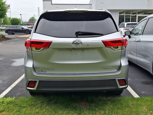 Used 2019 Toyota Highlander Limited AWD/4WD image 6