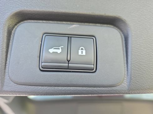 Used 2025 Nissan Rogue SV FWD image 13
