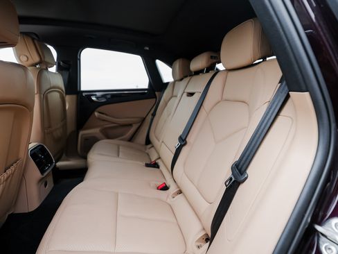 Certified 2025 Porsche Macan image 24