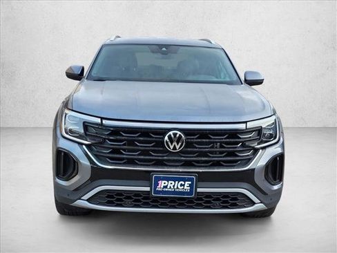 Used 2025 Volkswagen Atlas Cross Sport SE image 2