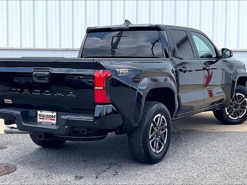 Used 2024 Toyota Tacoma TRD Sport w/ TRD Sport Upgrade Package AWD/4WD image 17