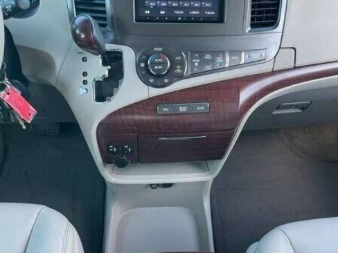Used 2011 Toyota Sienna XLE FWD image 21