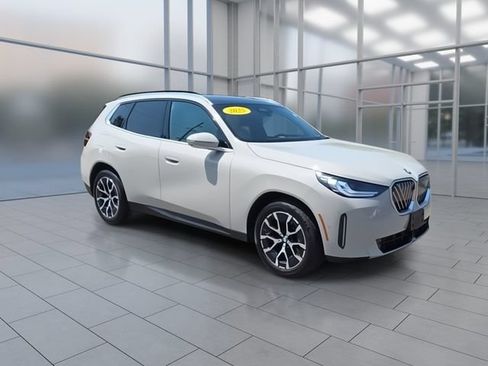 Used 2025 BMW X3 xDrive30i w/ Premium Package AWD/4WD image 2