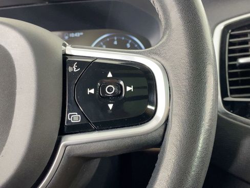 Used 2022 Volvo XC90 T6 Momentum w/ Advanced Package image 15