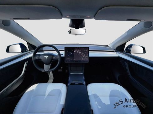 Used 2023 Tesla Model Y Long Range AWD/4WD image 28