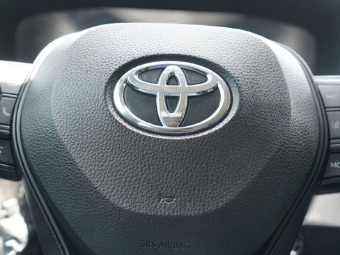 Used 2021 Toyota Corolla LE image 19