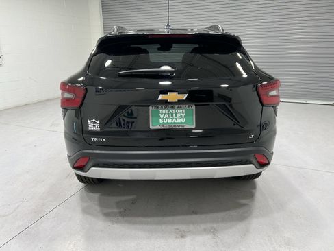 Used 2025 Chevrolet Trax LT w/ LT Convenience Package FWD image 7