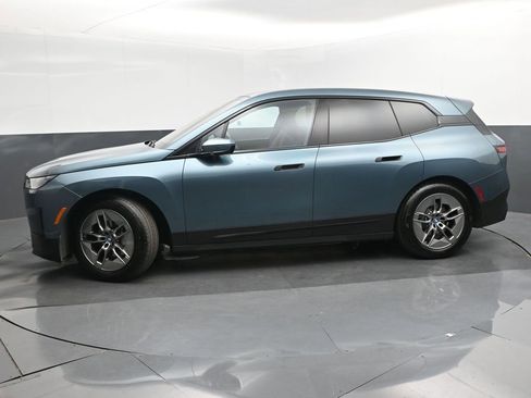 Used 2023 BMW iX xDrive50 w/ Ultimate Package 2 AWD/4WD image 29