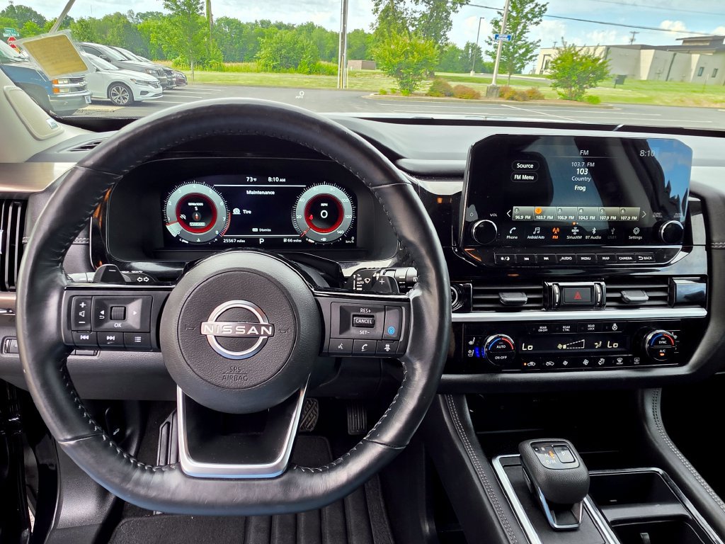Used 2024 Nissan Pathfinder Platinum FWD image 15