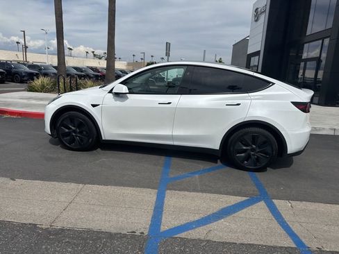 Used 2024 Tesla Model Y Long Range image 10