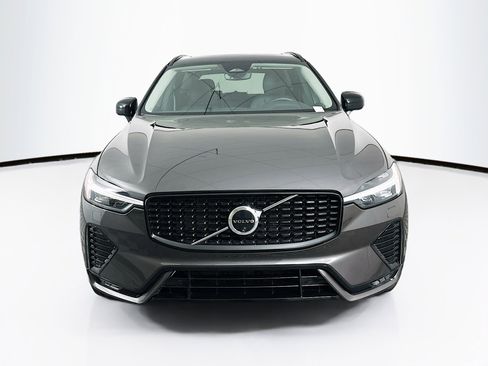 Used 2025 Volvo XC60 B5 Plus AWD/4WD image 2