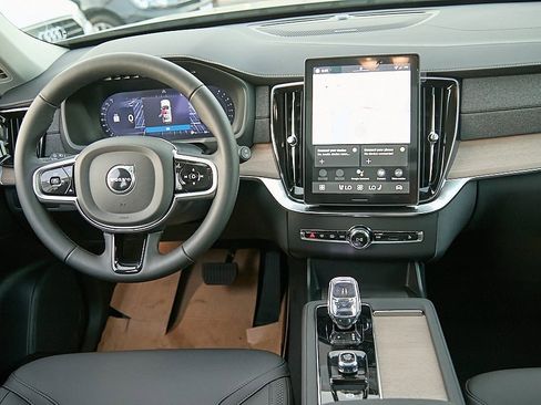 New 2026 Volvo XC90 B6 Plus w/ Protection Package Premier image 25