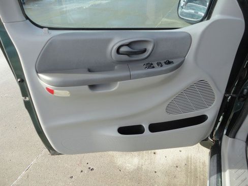 Used 2001 Ford F150 XLT image 3