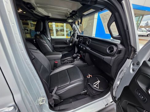 Used 2023 Jeep Wrangler Unlimited Sahara image 15