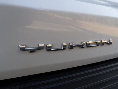 Used 2021 GMC Yukon SLT w/ SLT Luxury Package image 40