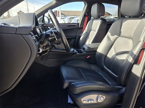 Used 2022 Porsche Macan image 3