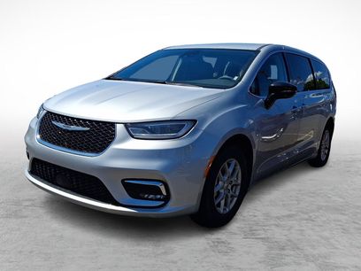 Used 2024 Chrysler Pacifica Touring-L