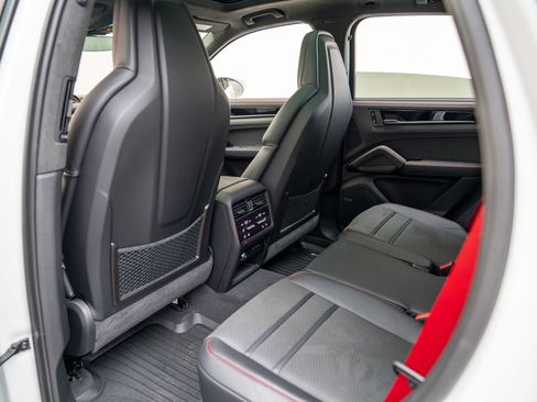 New 2025 Porsche Cayenne GTS image 21