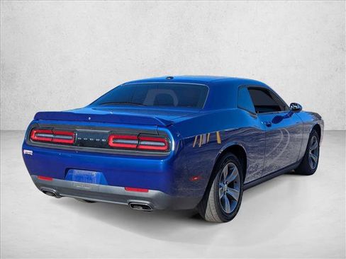 Used 2018 Dodge Challenger SXT image 5