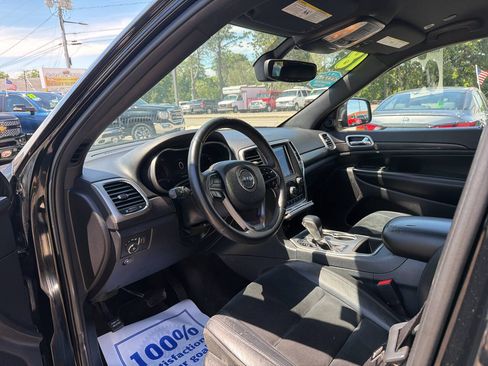 Used 2018 Jeep Grand Cherokee Altitude AWD/4WD image 14