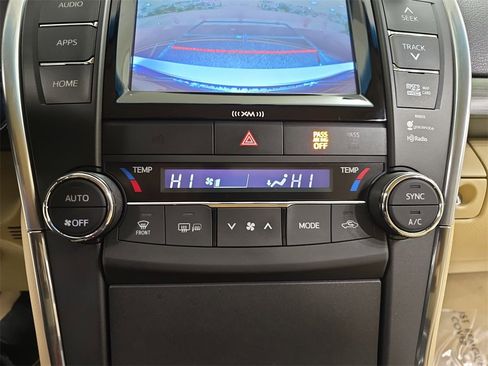 Used 2016 Toyota Camry XLE image 26