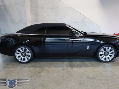 Used 2017 Rolls-Royce Dawn RWD image 45