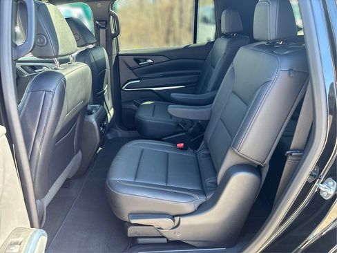 Used 2025 Chevrolet Traverse LT w/ Sun and Wheel Package AWD/4WD image 10
