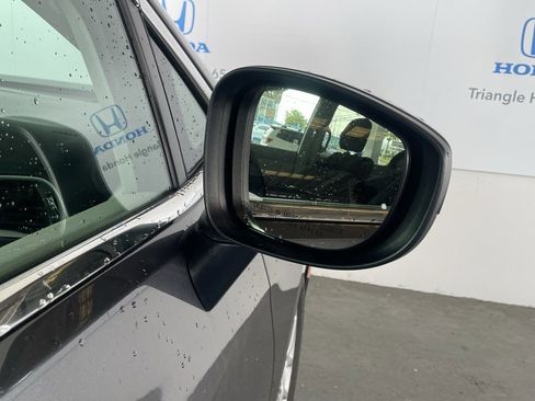 Used 2022 Chrysler Voyager LX image 37