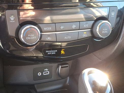 Used 2022 Nissan Rogue Sport SV w/ Technology Package image 15