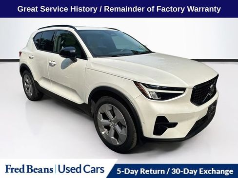 Used 2023 Volvo XC40 B5 Plus w/ Driver Assist Package AWD/4WD image 1