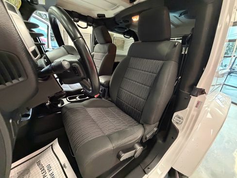 Used 2012 Jeep Wrangler Rubicon w/ PWR Convenience Group AWD/4WD image 7