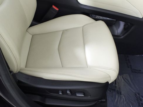 Used 2018 Cadillac XT5 Luxury w/ Driver Awareness Package image 18