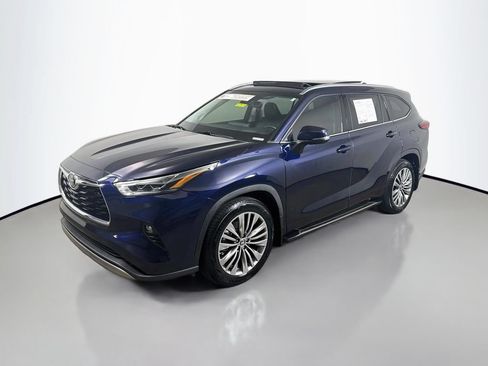 Used 2022 Toyota Highlander Platinum AWD/4WD image 3
