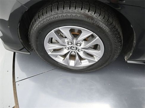 Used 2024 Toyota Sienna XLE image 38