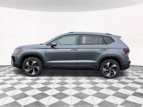 Used 2025 Volkswagen Taos SE AWD/4WD image 13