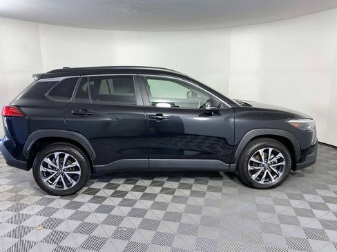 Used 2022 Toyota Corolla Cross XLE image 10