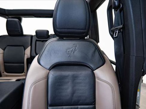 Used 2023 Ford Bronco Wildtrak image 40