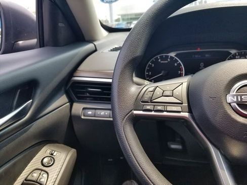 Used 2024 Nissan Altima 2.5 SV FWD image 24