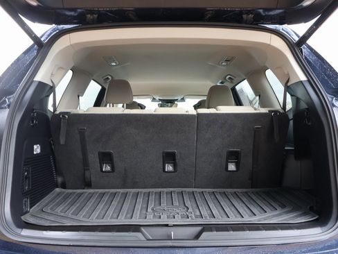 Used 2024 Subaru Ascent Premium w/ Convenience Package image 16