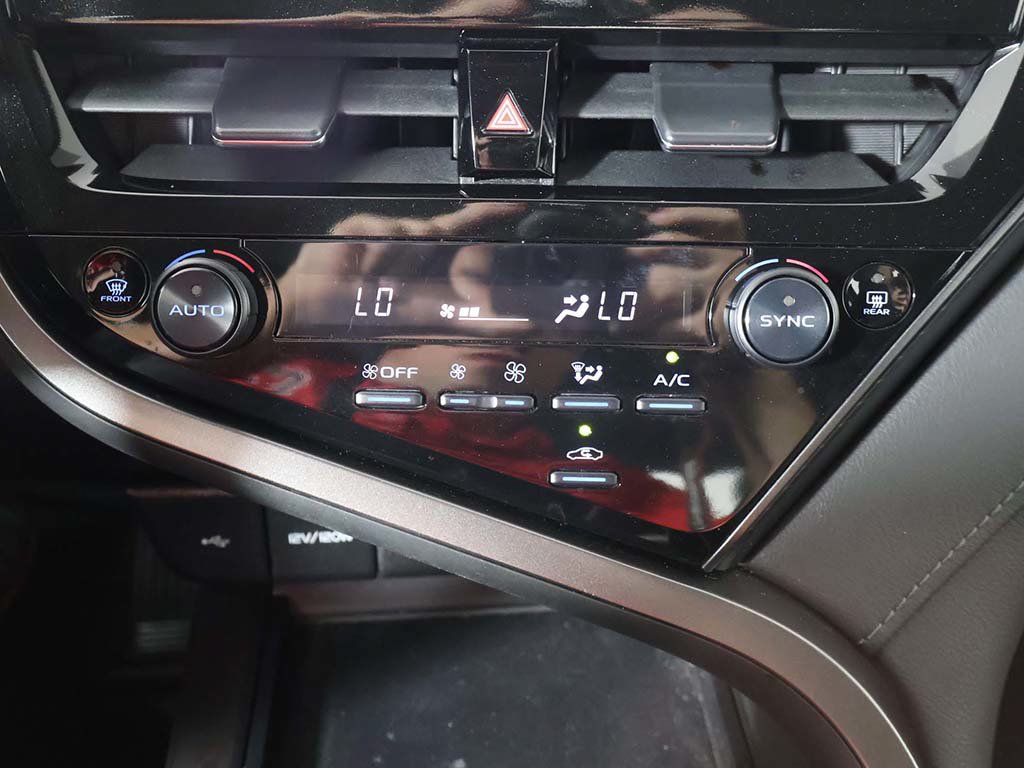 Used 2023 Toyota Camry LE FWD image 39