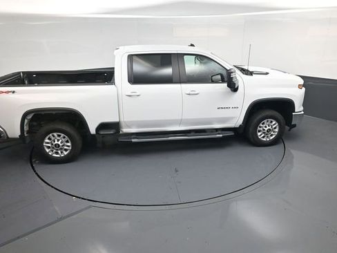 Used 2025 Chevrolet Silverado 2500 LT w/ Convenience Package image 39