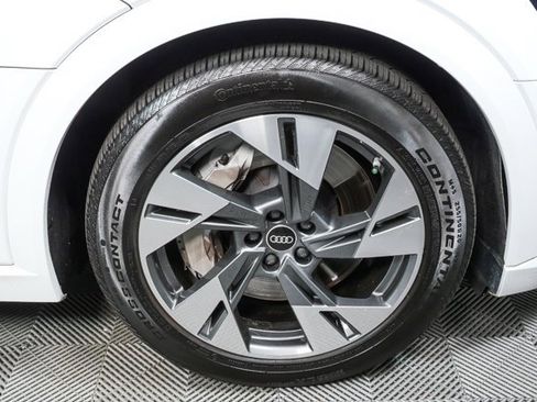 Certified 2022 Audi e-tron Premium image 39