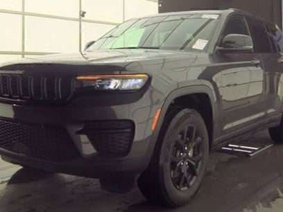 Used 2024 Jeep Grand Cherokee Altitude