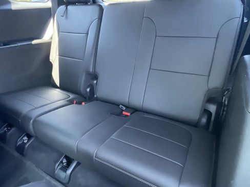 Used 2023 Chevrolet Traverse LT w/ LT Premium Package AWD/4WD image 13
