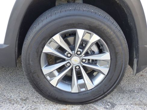 Used 2026 Chevrolet Equinox LT FWD image 13