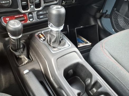 Used 2025 Jeep Wrangler Unlimited Rubicon AWD/4WD image 20