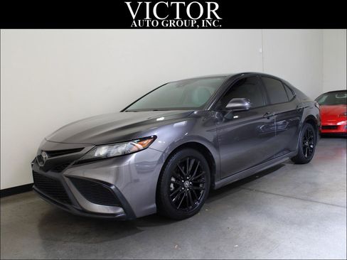 Used 2021 Toyota Camry SE FWD image 4