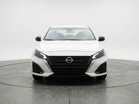 Used 2025 Nissan Altima 2.5 SV image 2
